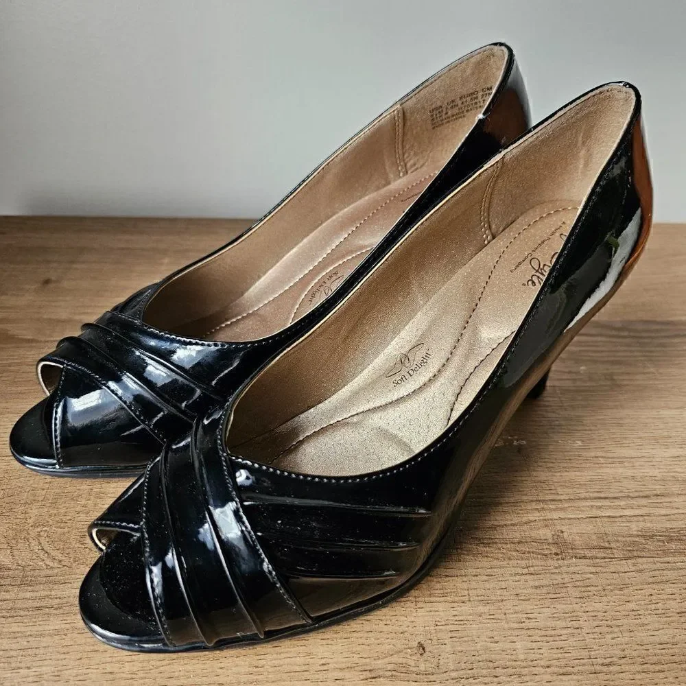 SOFT STYLE A HUSH PUPPIES COMPANY PATENT LEATHER PUMPS SIZE 9.5 WOMENS